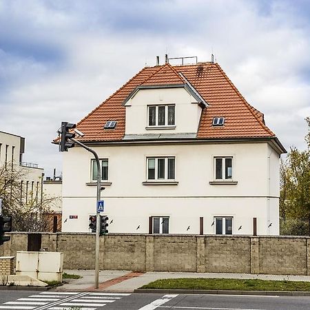Private Studio By Prague Hosts Apartment Bagian luar foto
