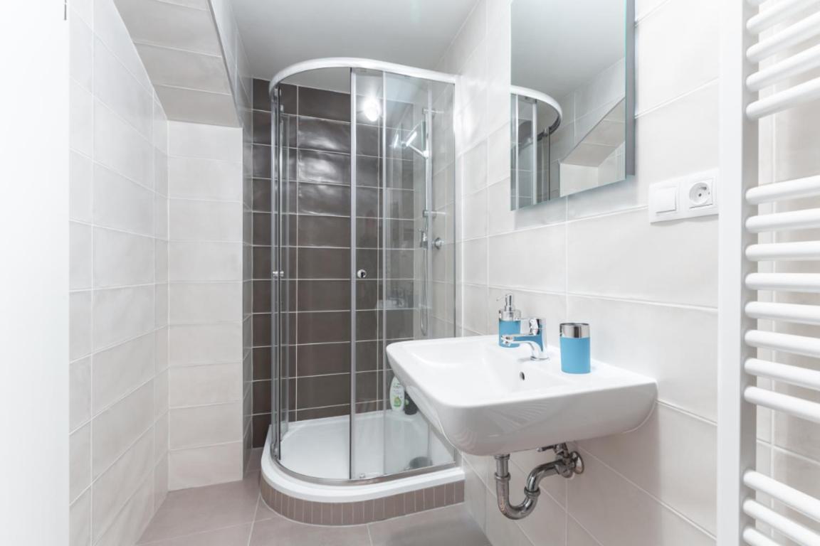 Private Studio By Prague Hosts Apartment Bagian luar foto